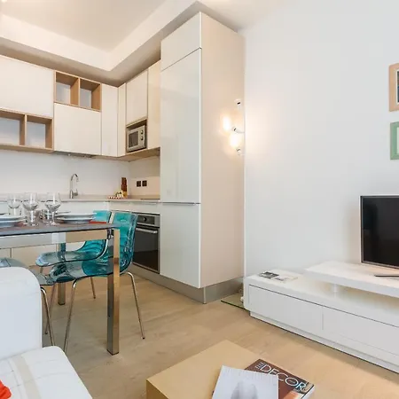 Carlo Farini Halldis Apartment *